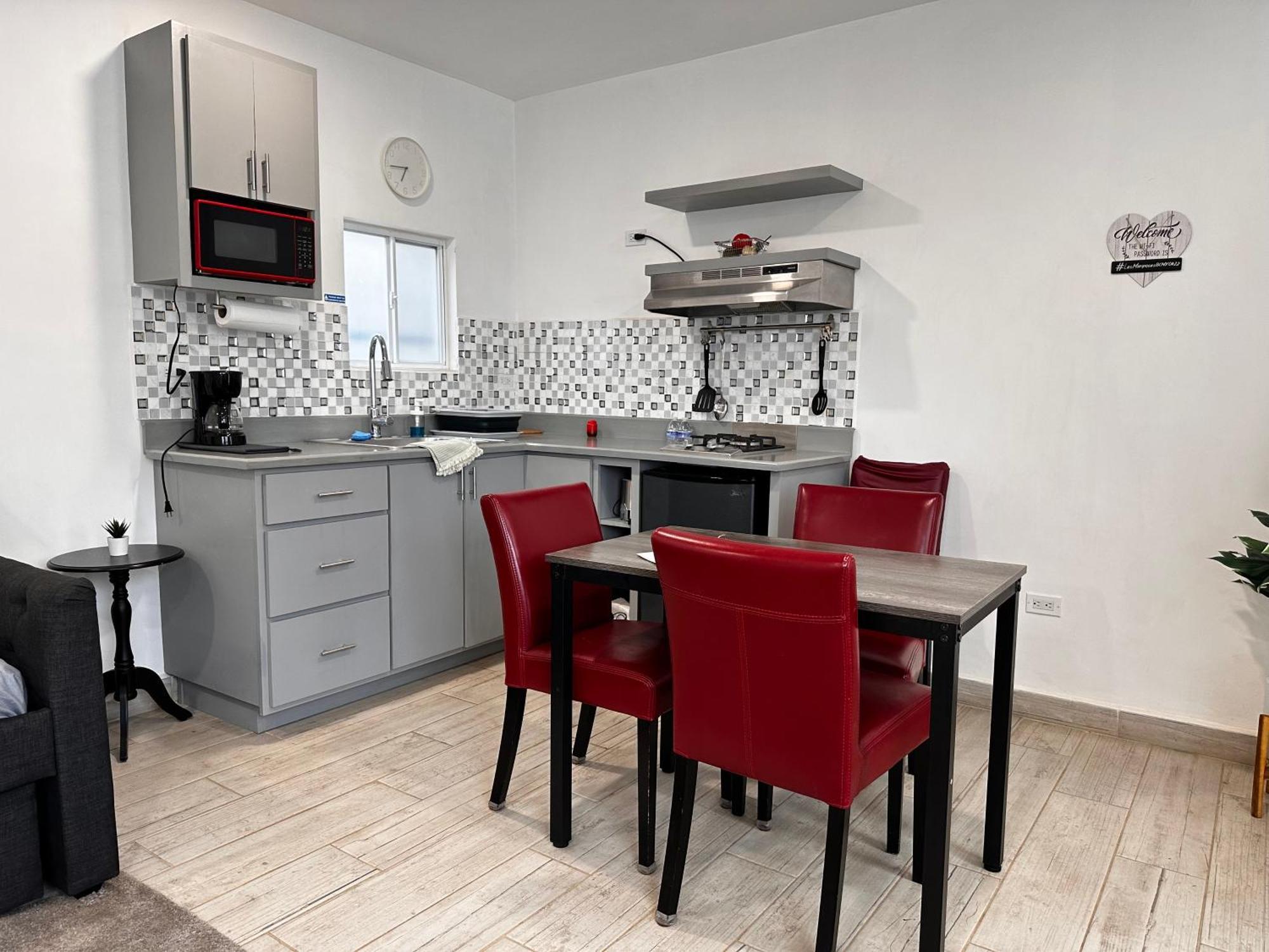Las Mariposas Mini Suites 罗萨里托 外观 照片